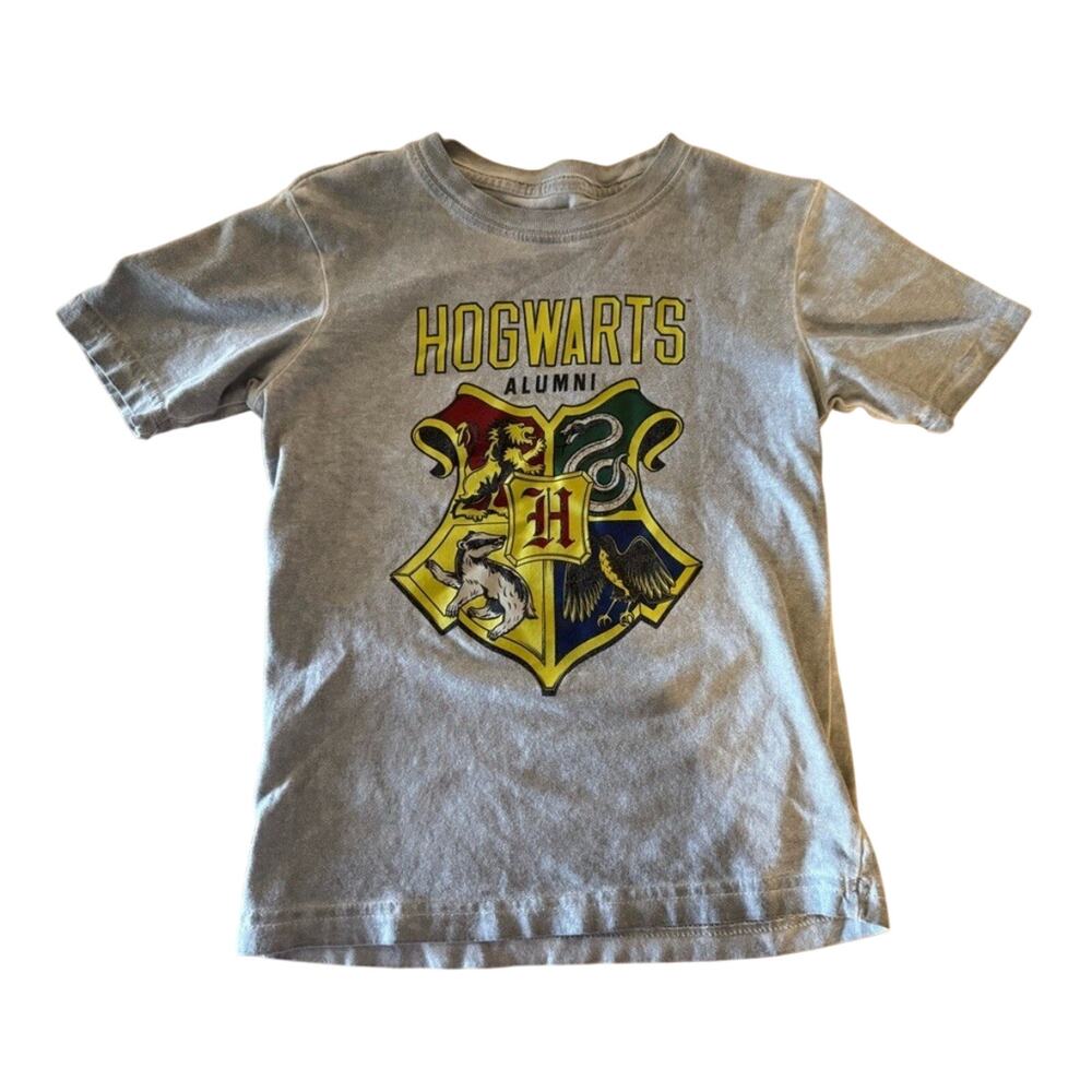 Harry Potter Hogwarts Alumni Crest T-Shirt in Gray, Youth 4/5